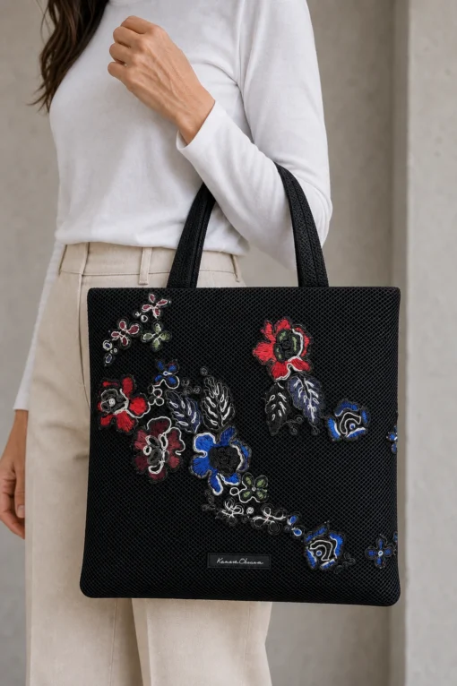 Black Gardenia tote close-up model shot
