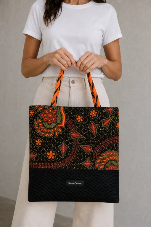 Magma Tote close-in model shot