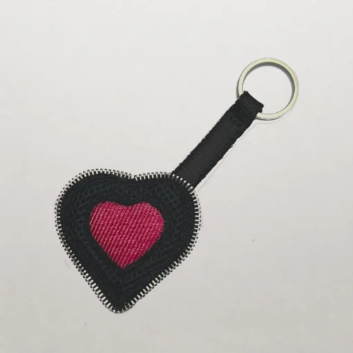 Centred main product image of the red heart keyring.