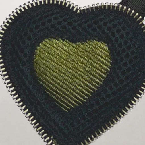 Zoomed product image of the green heart keyring.